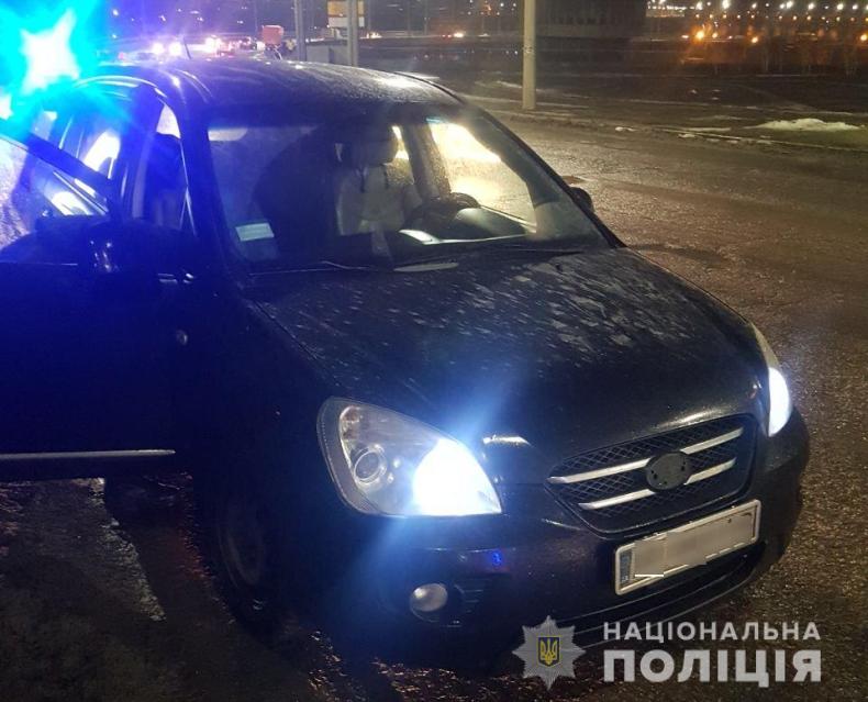 Вырвал из рук кассира деньги и бросился бежать: В Запорожье мужчина ограбил почтовое отделение
