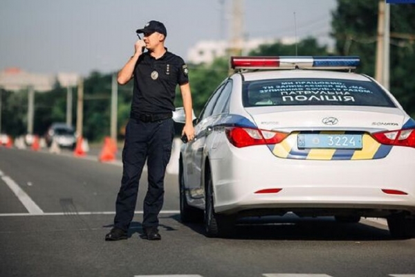 
Не включил поворот: полицейского впервые оштрафовали за нарушение ПДД после жалобы граждан
