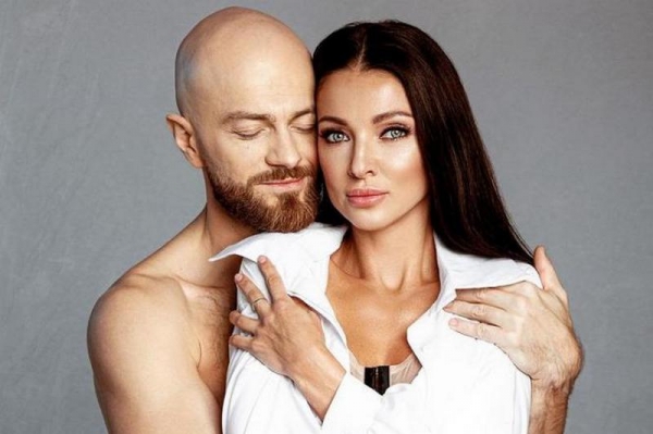 Жена Влада Ямы похвасталась чувственной фотосессией