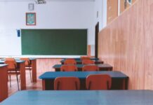 В Одесской области школы перешли на дистанционку: родители возмущены