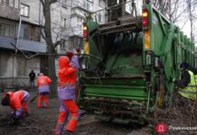 Коммунальные службы начали генеральную уборку и инвентаризацию дворов Одессы: зачем это нужно. Фото