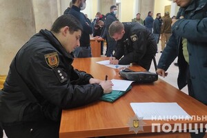 Нардеп устроил драку и бегал по столам в Одесском горсовете: пострадали трое (видео)