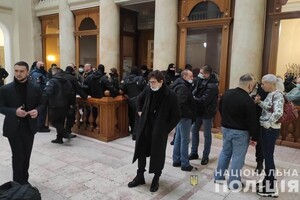 Нардеп устроил драку и бегал по столам в Одесском горсовете: пострадали трое (видео)