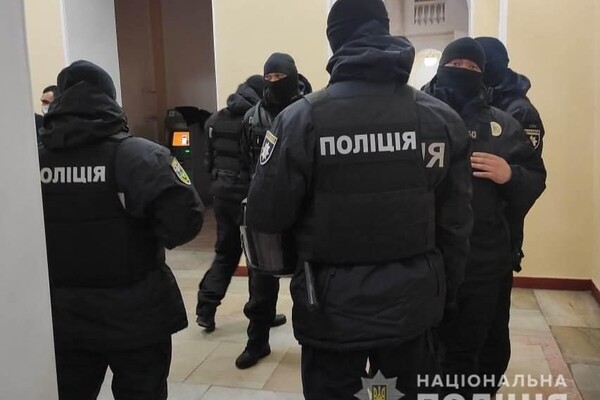 Нардеп устроил драку и бегал по столам в Одесском горсовете: пострадали трое (видео)