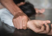 На Закарпатье подросткам за изнасилование девочки дали условный срок: разгорелся скандал