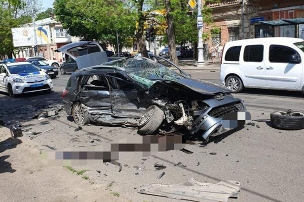 Серьезное ДТП на Колонтаевской: пострадали три человека