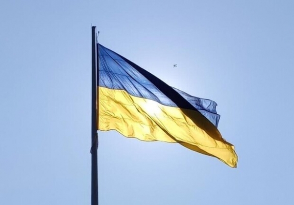 В Одессе мужчина сорвал с фасада флаг Украины: им заинтересовалась полиция 