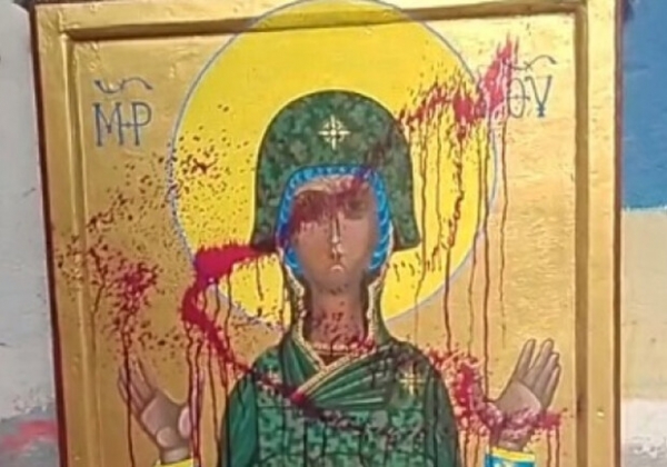 В Одессе вандалы испортили патриотические картины