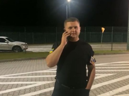 Натякали на хабар: на українсько-польському кордоні спалахнув скандал через відмову митниці пропустити авто для ЗСУ (відео)