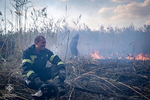 В Одессе на Хаджибейской дороге на полях горело более одного гектара: cпасатели заметили смерч 