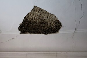 Последствия сражеских атак: в Одесском археологическом музее обвалился потолок