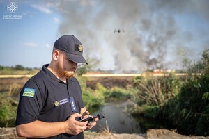В Одессе на Хаджибейской дороге на полях горело более одного гектара: cпасатели заметили смерч 