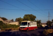 По Одессе и области курсирует необычный автобус из Британии