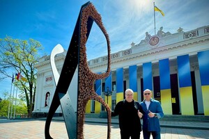 На Думской площади появилась новая скульптура