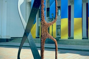 На Думской площади появилась новая скульптура