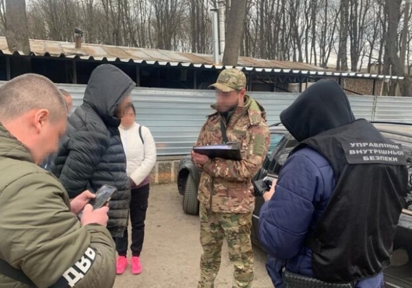 За границу за 10 тысяч долларов: в Одесской области правоохранитель организовал схему переправки уклонистов