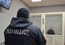 Сорвал флаг со флагштока: в Одесской области мужчина надругался над могилой военного