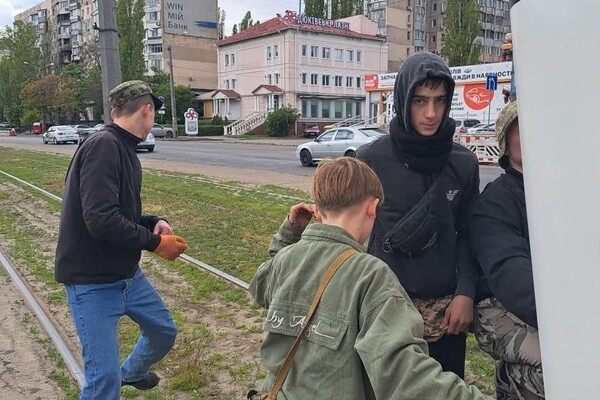 В Одессе подростки распылили газовый баллончик в трамвае В Одессе подростки распылили газовый баллончик в трамвае