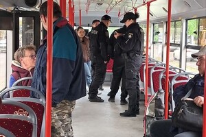 В Одессе подростки распылили газовый баллончик в трамвае В Одессе подростки распылили газовый баллончик в трамвае